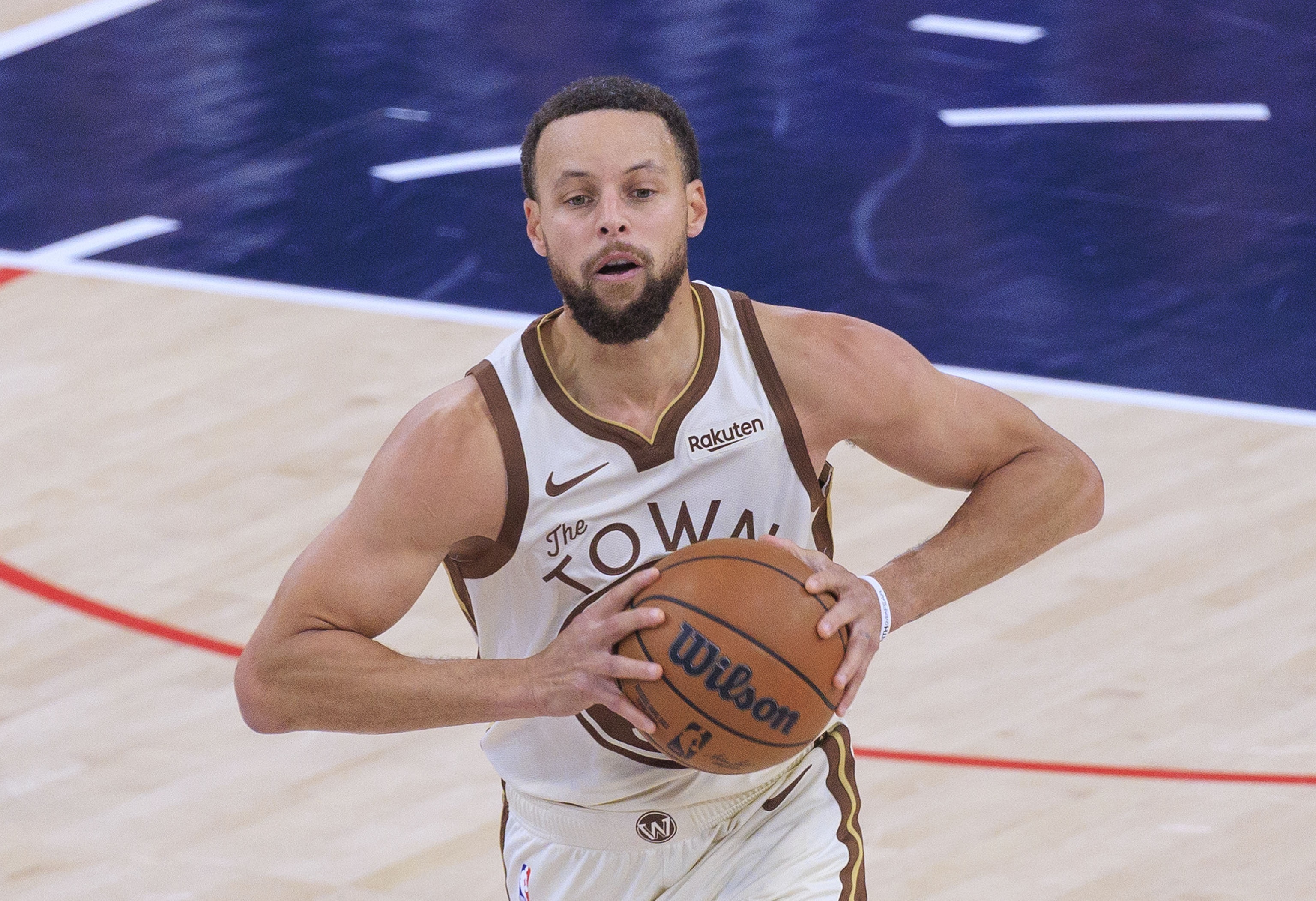 2026世界杯直播官网入口-迪文：水花的自律超乎想象 赛季第一天没人比库里的体型更好