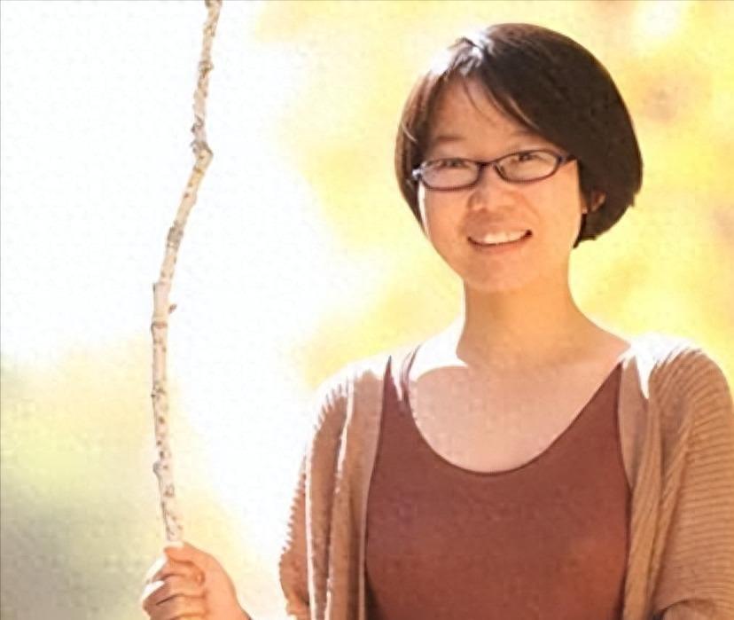 2026世界杯高清直播下载-45岁的李娟近况曝光，住15W的房子，不生孩子也不上班，选择隐居