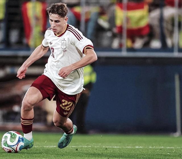 2026世界杯客户端安装-龙赛罗：费尔明是球场的一抹亮色，保持状态应在世界杯首发